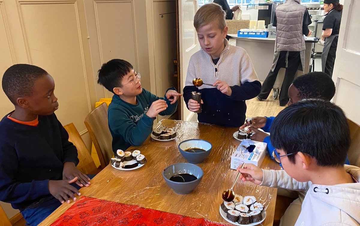 SFSOxford's tweet image. The sushi rolls for break snacks this morning tasted even better as the boys had made them all themselves! Thanks to Head Chef James for such a fun activity. #sushi #iloveboarding #boardingweekend