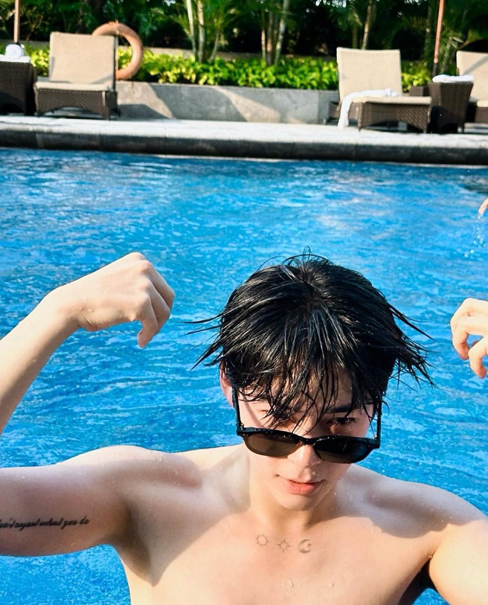 lovehambinzb1's tweet photo. 화보네 완전…. 수영장 사진 올라왔다는 버블 보고 헐레벌떡 들어와서 개안✨ 우리 한빈이 이르케 이뻐서 어뜩허�� 진짜 ㅠㅠ https://t.co/EyBjHEQT7J