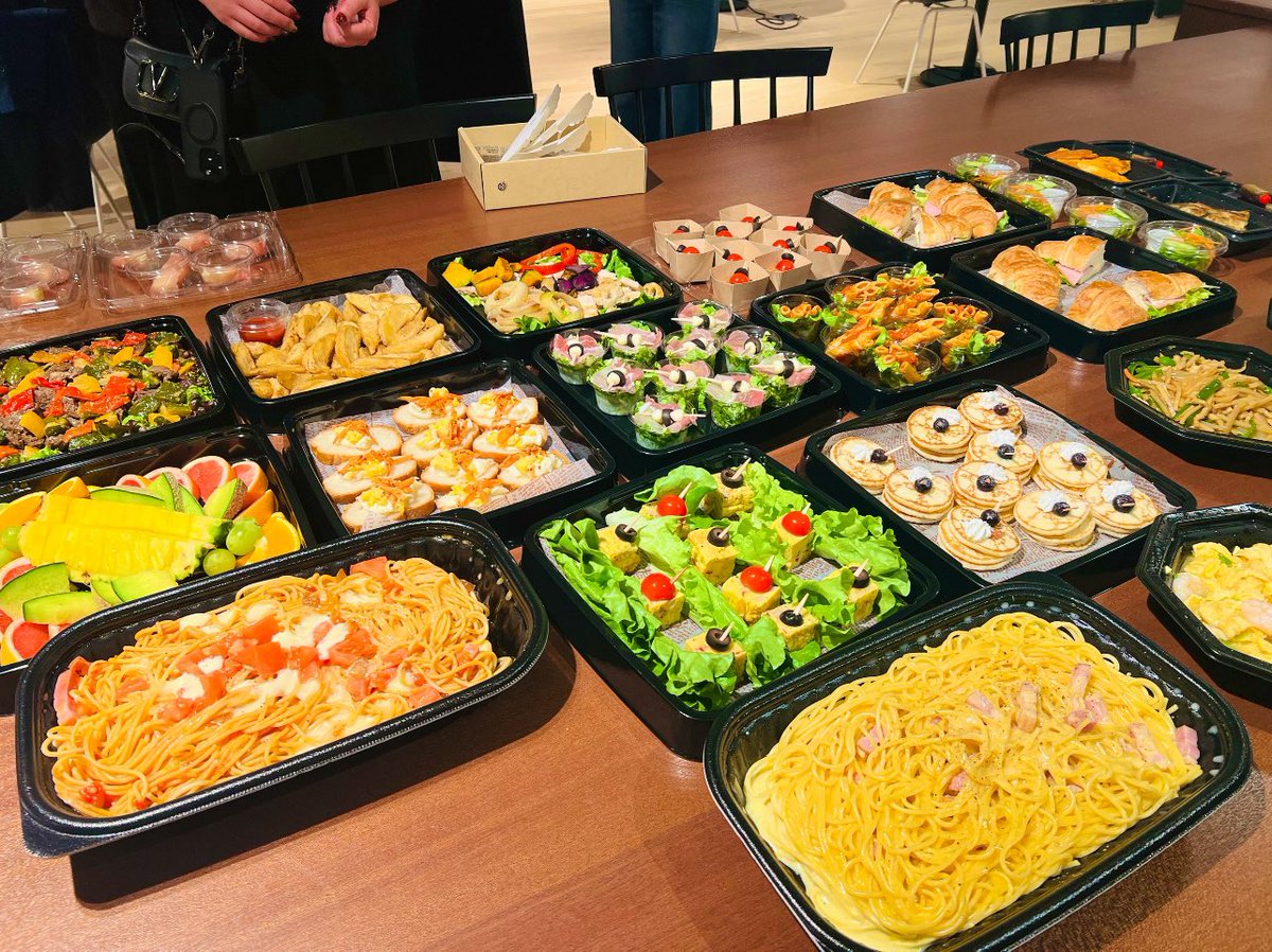昨日今日はたまにある出社DAYでした。

特に強制ではなく、「この2日間だけオフィス解放するから、集まれる人は集まろう」的なスタンスなのですが、この日のために飛行機や新幹線に乗ってきてくださる方もいらっしゃいます。