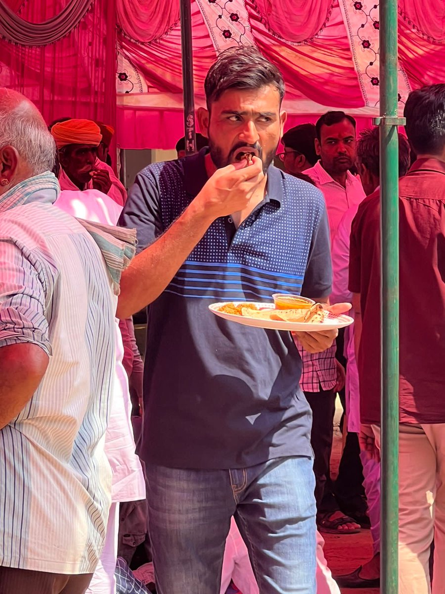 Kushalburdak's tweet photo. आग लगे चाहे बस्ती में

BOSS अपनी मस्ती में 
  #HUGO_BOSS https://t.co/7rFYHSi0Ck