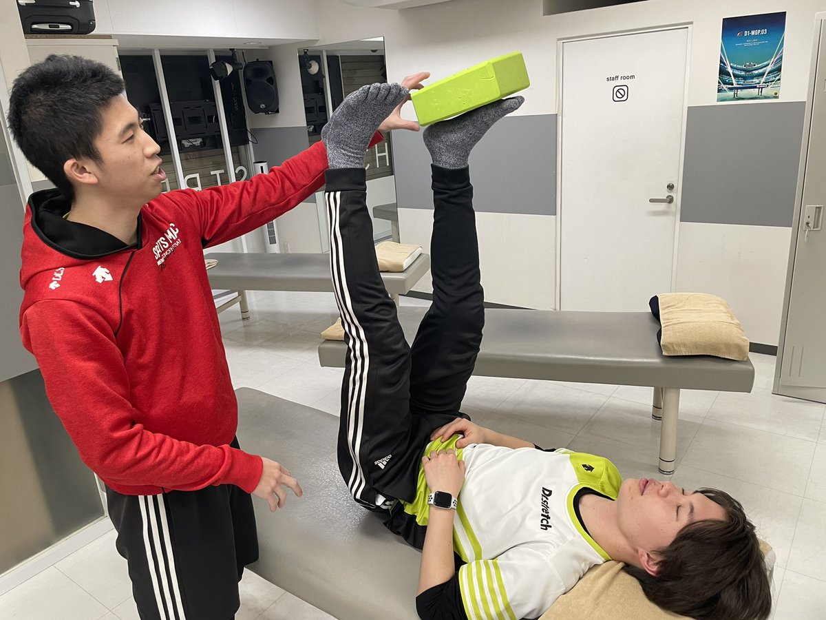 kt7mn's tweet photo. 1/21 🏋️🏋️🏋️

マッチョへの道は、まだまだ遠い、、
酒谷パーソナルトレーナー、意地悪ばっかりする🥺

 #ドクターストレッチ
 #西梅田店
 #d1wgp3 https://t.co/KQ8tbcSyRs