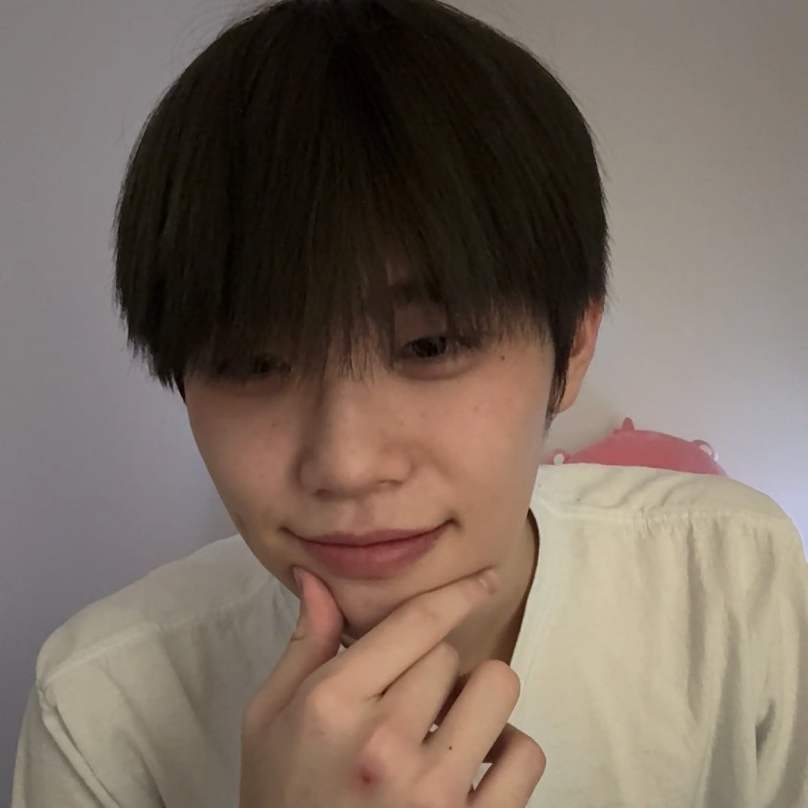 singerppuppy's tweet photo. who else is thinking about taerae's freckles https://t.co/FXkJJ68yLm
