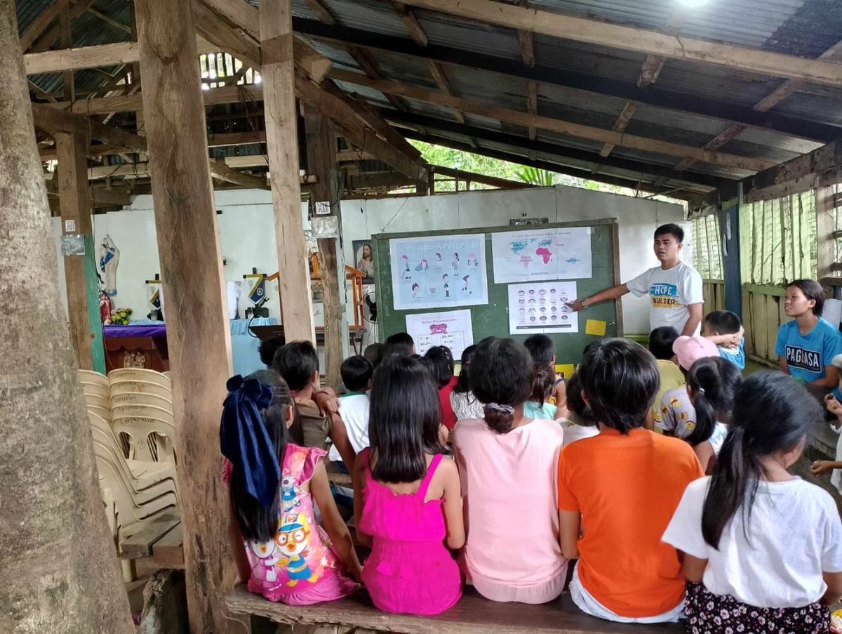 hopebuildersorg's tweet photo. Victorias Project Team Continues Teaching Basic Reading to Schoolchildren 

The seventh PAGbASA: May Pag-asa sa Pagbasa project session, which was held at Hda. Felicia, Barangay 8, was attended by 28 students, in Victorias City, Negros Occidental, January 14, 2023. https://t.co/pWAD8bzHr2