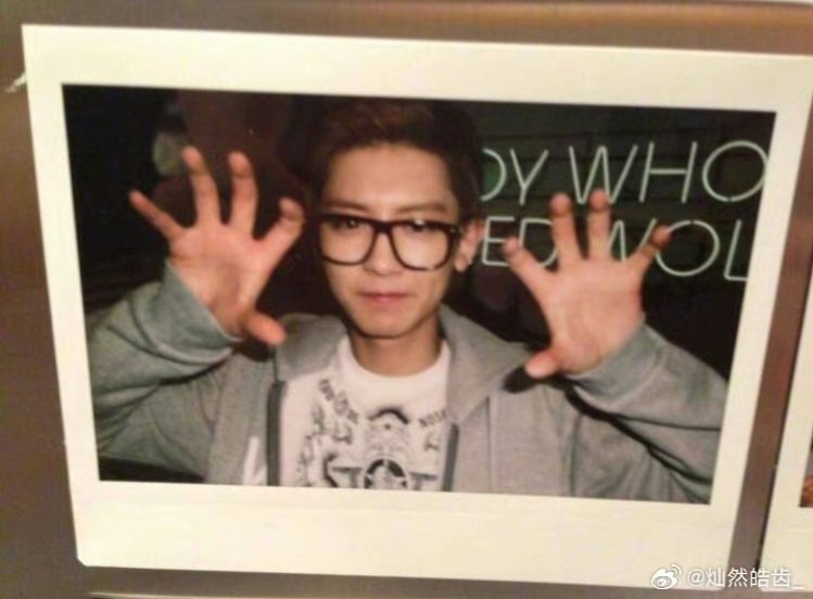 hourly chanyeol tweet media