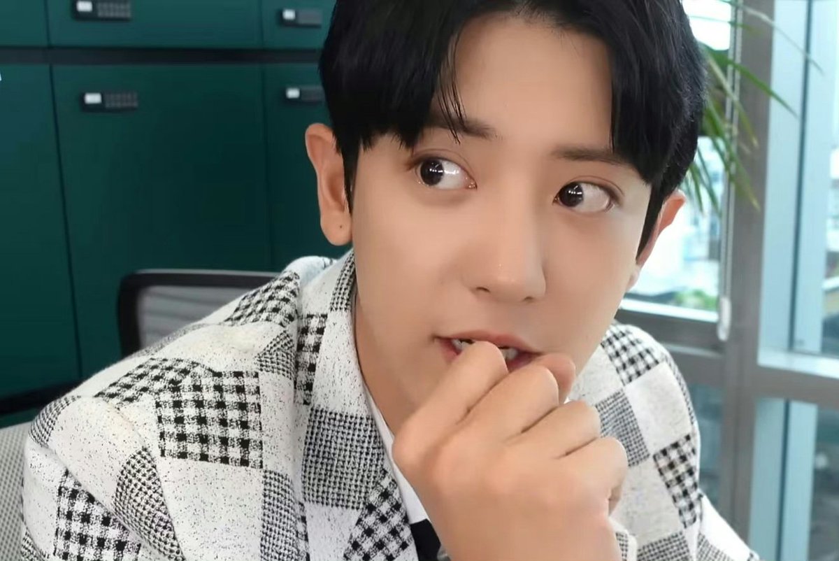 cyhourly's tweet photo. 11:27 🤍
엑소 박찬열  #CHANYEOL #찬열 https://t.co/KpH69Si3em