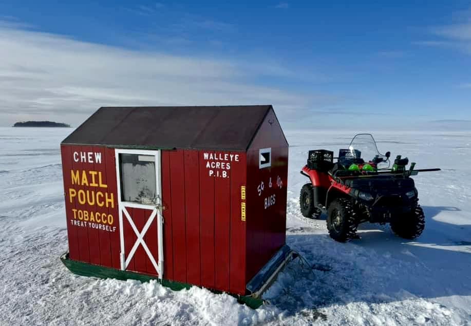 MILLERBOATLINE's tweet photo. Put-in-Bay, Ohio ~ The western basin of Lake Erie is icey❄️! This is the ice fishing window, as weather forecast calls for thawing next week. #ohwx https://t.co/wfR9OFL10s