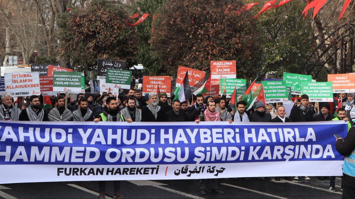FurkanderKonya's tweet photo. Hamas'a Selam Direnişe Devam!

 FilistinYürüyüşü istanbulda  
#FurkanHareketi #StandUpForPalestine https://t.co/Po8ZMpazdk