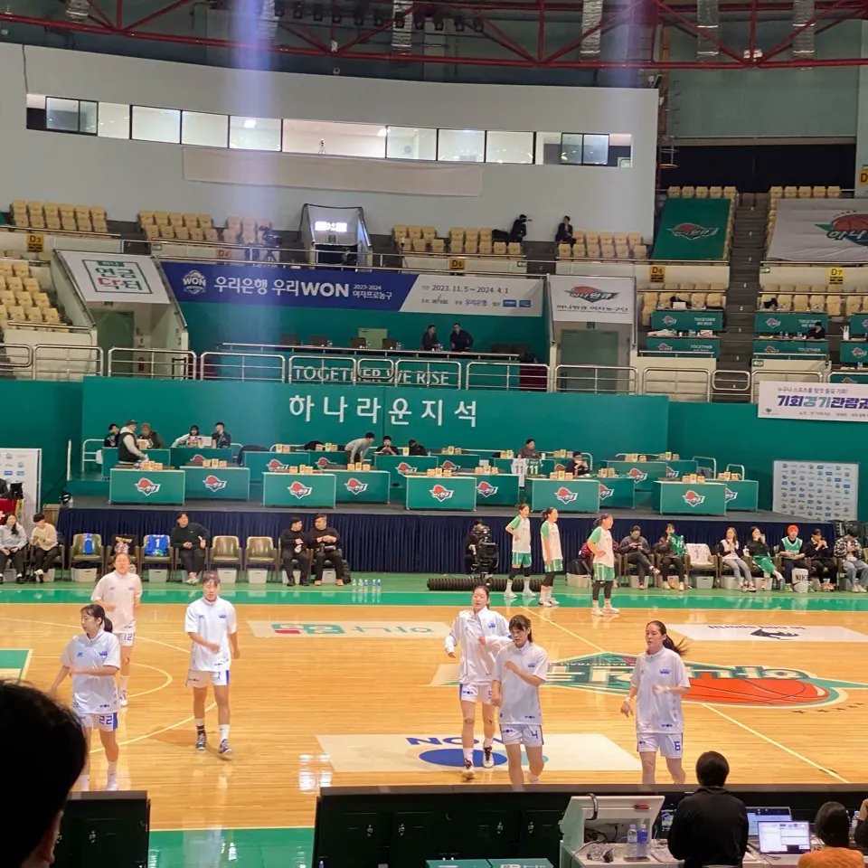 BQUAD_sports's tweet photo. BQUAD에서는 최근 부천에 농구를 보고왔습니다.
농구 직관은 공식적으로는 처음이었는데 다른 공놀이와 비교할 수 없는 새로운 재미었네요^.^
#bquad #농구 #김단비 #농구직관 #농구선수김단비 #프로농구 #김정은 #농구관람 #농구선수김정은 #농구천재 https://t.co/kLesbqGS2S
