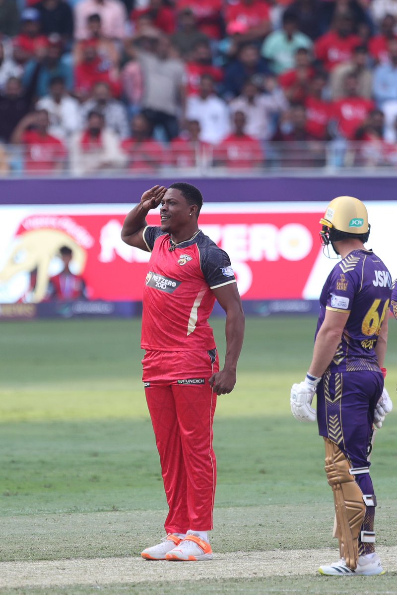 TheDesertVipers's tweet photo. First of many more ๐ซก to come ๐คฉ
Sheldon Cottrell with our 1๏ธโฃst breakthrough ๐ช
#DesertVipers #FangsOut #DVvADKR #DPWorldILT20 #Season2 #SheldonCottrell | @SaluteCotterell https://t.co/1Nr18bp7RC