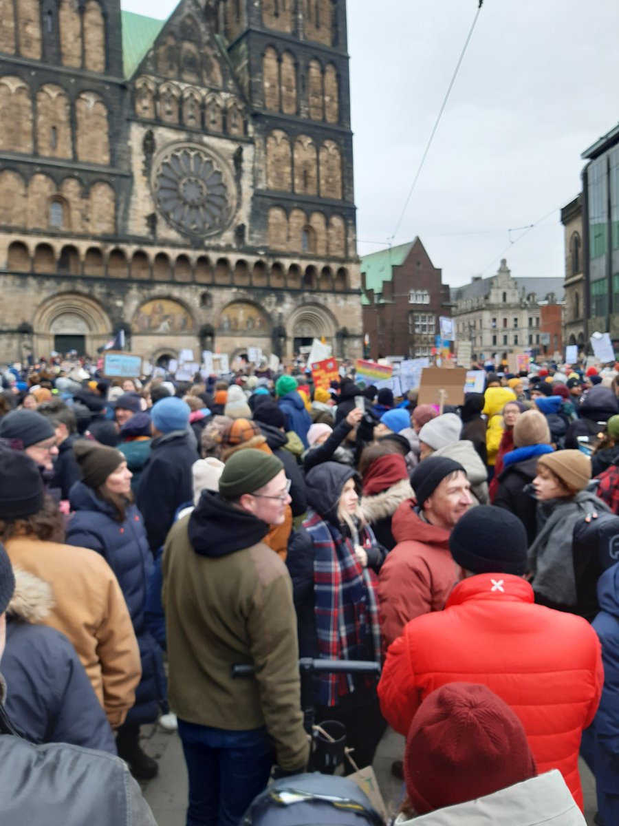StefanWichmann5's tweet photo. #hb2001
Über 10.000 Bremer*innen sind #LAUTgegenRechts https://t.co/tiSK5JRxd7