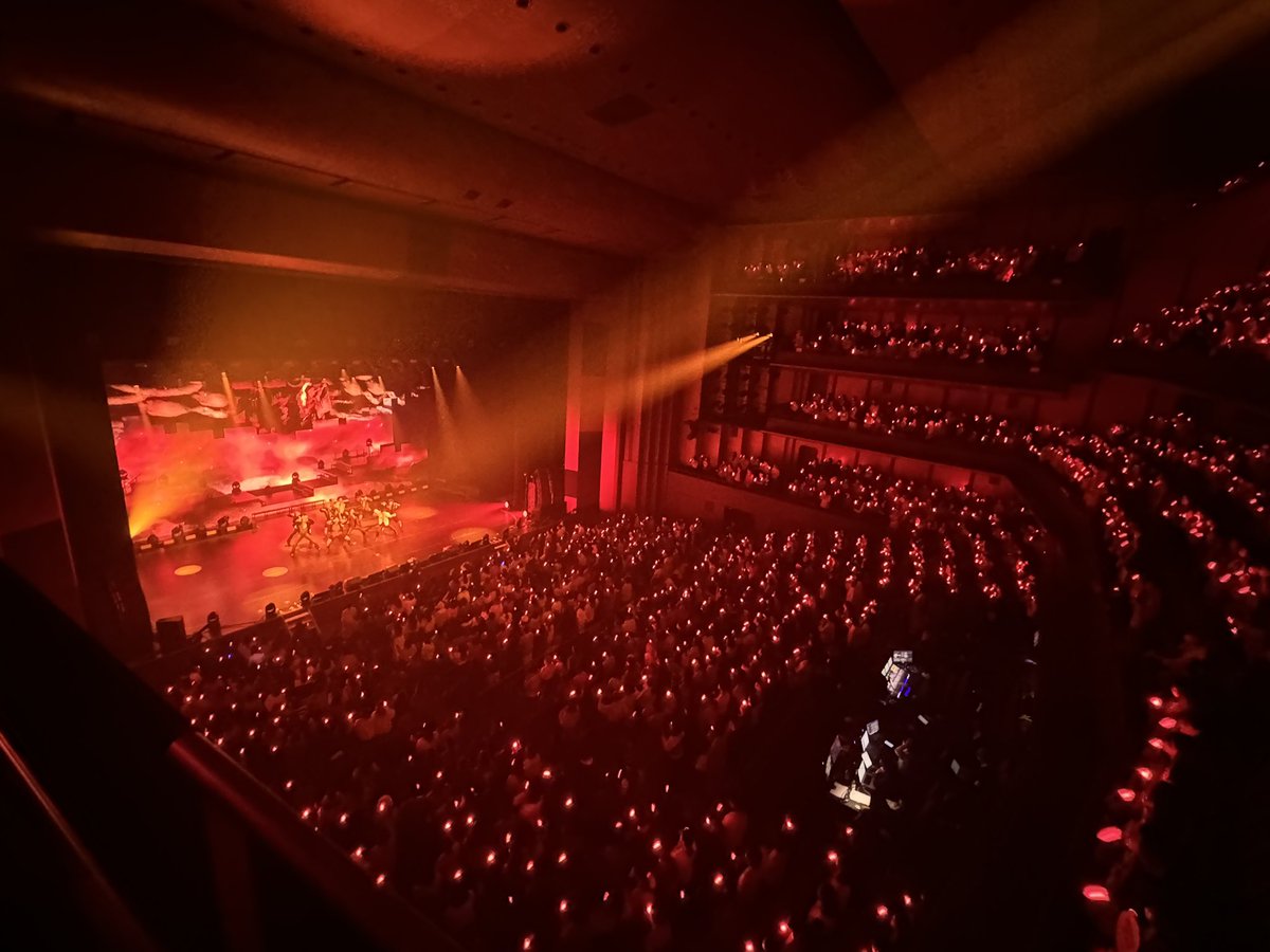 andTEAMofficial's tweet photo. [#今日のandTEAM] 240121
2024 &amp;TEAM CONCERT TOUR ‘FIRST PAW PRINT’ in KYOTO

待ちに待った、単独ツアーの初日を迎えました❣️
これからもっと足跡を一緒に刻んでいきましょう🐾

#andTEAM
#FIRST_PAW_PRINT https://t.co/RC53JBtJtn