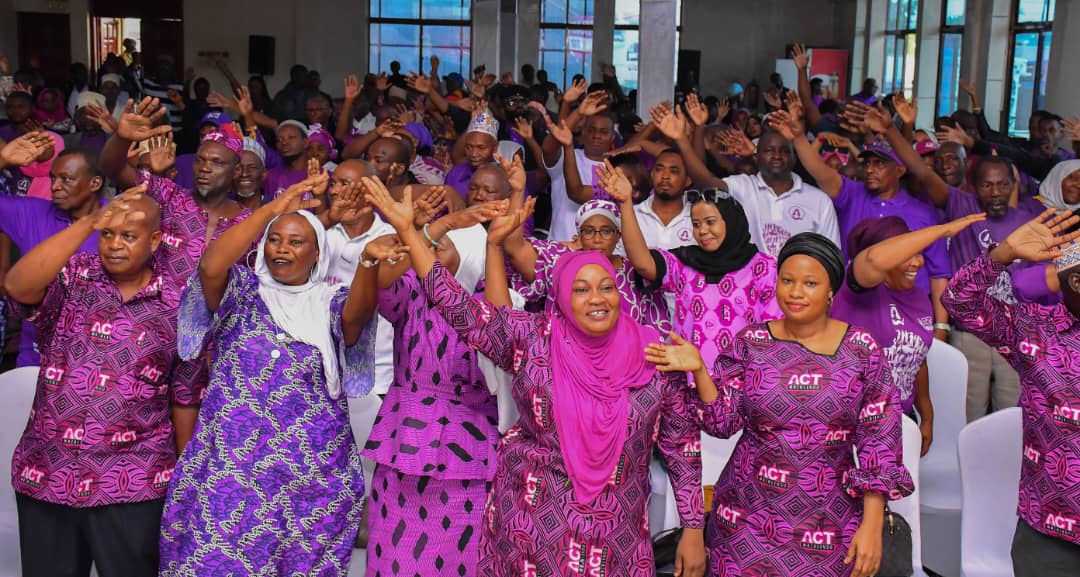 Hatimaye uchaguzi ngazi za mikoa umehitimishwa leo ambapo mkoa wa Dar es salaam umechagua viongozi wake. Mgeni rasmi alikuwa Makamu Mwenyekiti wa @ACTwazalendo Zanzibar, Mh. @othmasoud. Sasa mikoa yote 39(mingine ya kichama) ina viongozi wake kwa miaka 5 ijayo. #TaifaLaWote…