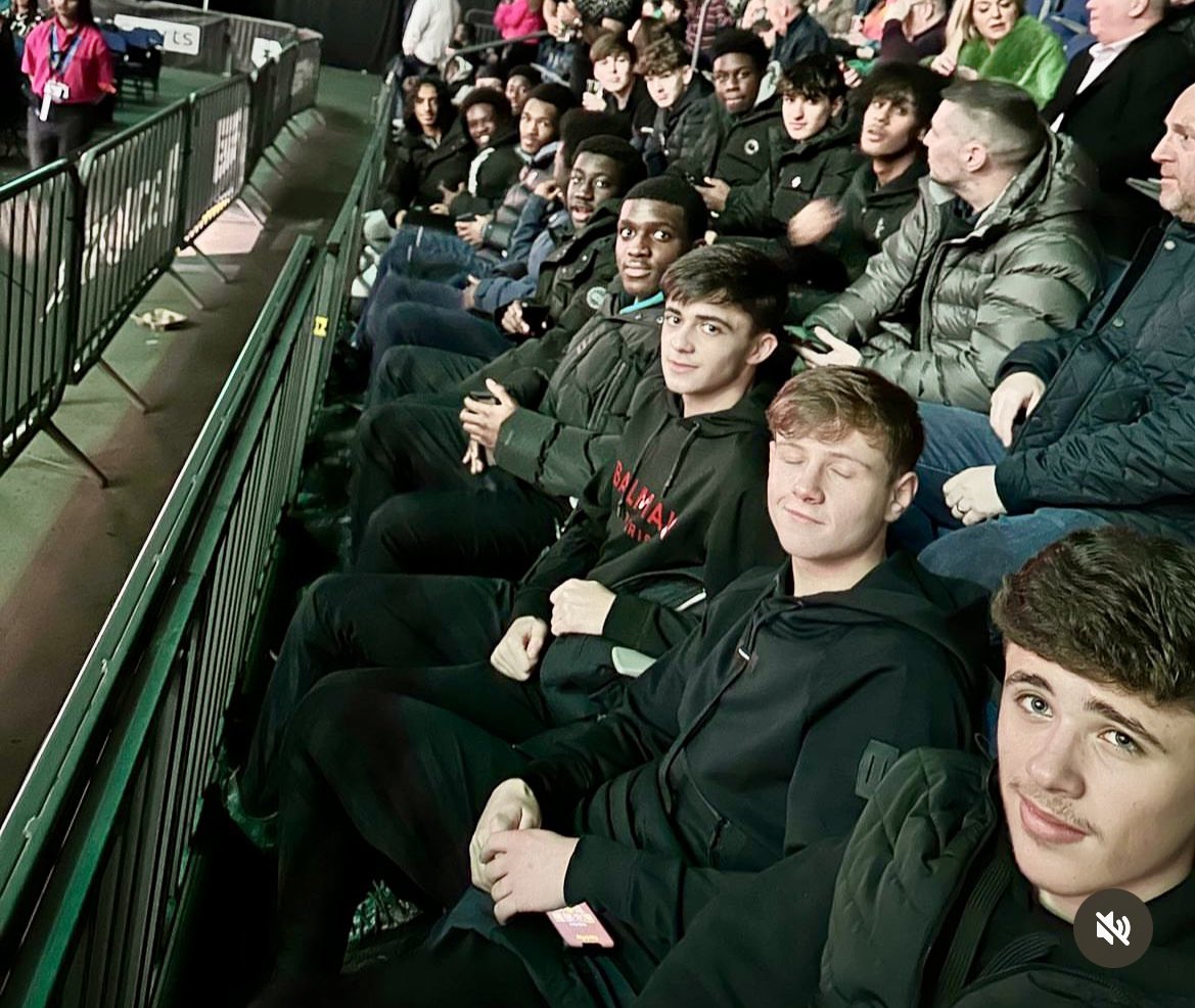 Kingsley v <a href="/boxxer/">BOXXER</a> thanks <a href="/benjshalom/">Ben Shalom</a> for the invite for the <a href="/TashaJonas/">Natasha Jonas</a> fight the lads loved it 👍🏼🥊⚽️