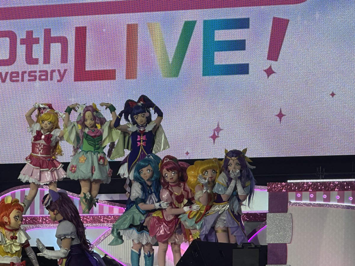 Naka_precure's tweet photo. 全プリキュアライブ　二日目昼

昼はお子様も多くいらっしゃる中
プリキュアシンガーさんによる、OP&amp;EDメドレーのオンパレードとプリキュアショーがあった訳です、ゲスト出演の敵役さんはピーサードやカレハーン等昔の見ていた方にも見やすい仕様で嬉しい限り。
夜に出てくる声優に期待してしまった。 https://t.co/k97pT2Qs2A