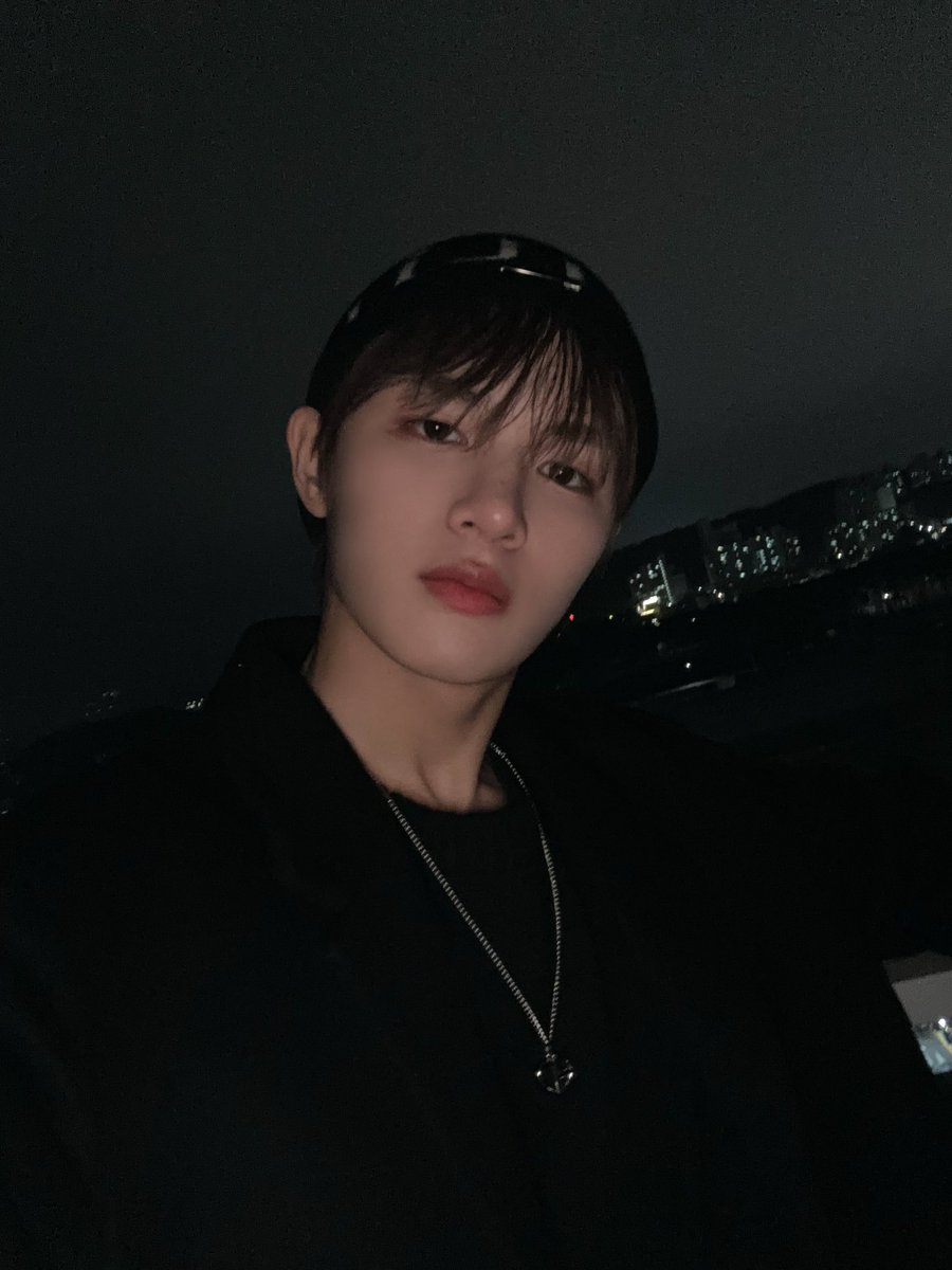 [#지은호] 
Have a sweet dream🍫🌙

#루네이트 #LUN8 #동글동글 #모자