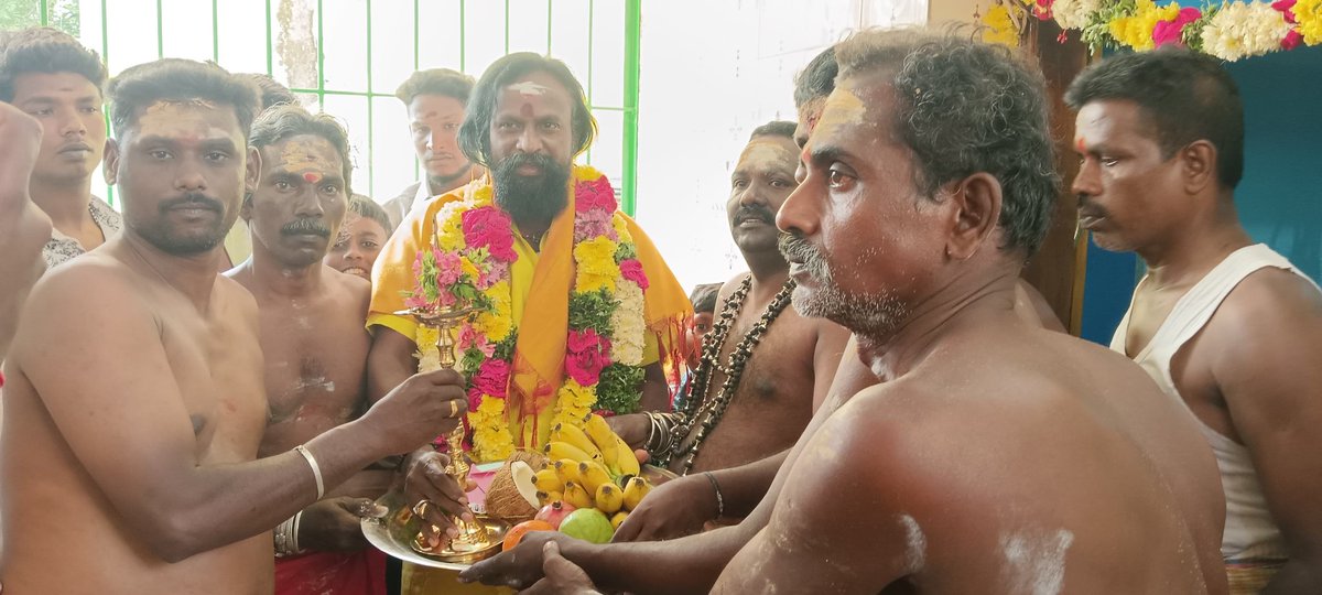 KKSelvakumaroff's tweet photo. புதுக்கோட்டை
பொன்னமராவதி வட்டம்,
கண்டியாநத்தம் புதுப்பட்டி கிராமத்தில் நடைபெற்ற 
அருள்மிகு ஸ்ரீ அழகிய நாச்சியம்மன் திருக்கோவில் கும்பாபிஷேக பெருவிழா,
ஆதித்தமிழர் இனமான முத்தரையர்களின் வீர அடையாளமான
வளரி காட்சிப்படுத்துதல் பெருவிழா மற்றும் 
அன்னதான விழாவில்  கலந்து கொண்டேன்.. https://t.co/0qZwB2do4X