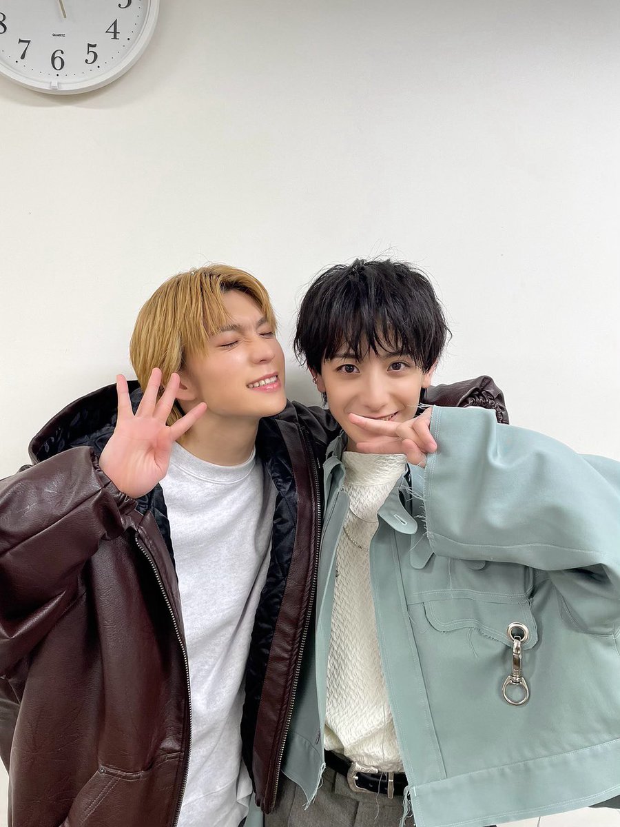 kizu_tsubasa's tweet photo. 詠斗誕生日おめでとう！！
地元が同じ自慢の後輩です、君とファンの皆様にとってとても輝かしい素敵な一年になります様に。
これからも詠斗がお世話になります。
バースデーボーイとの他撮りと自撮り🎂(つばさ) https://t.co/USbxM1JIYW