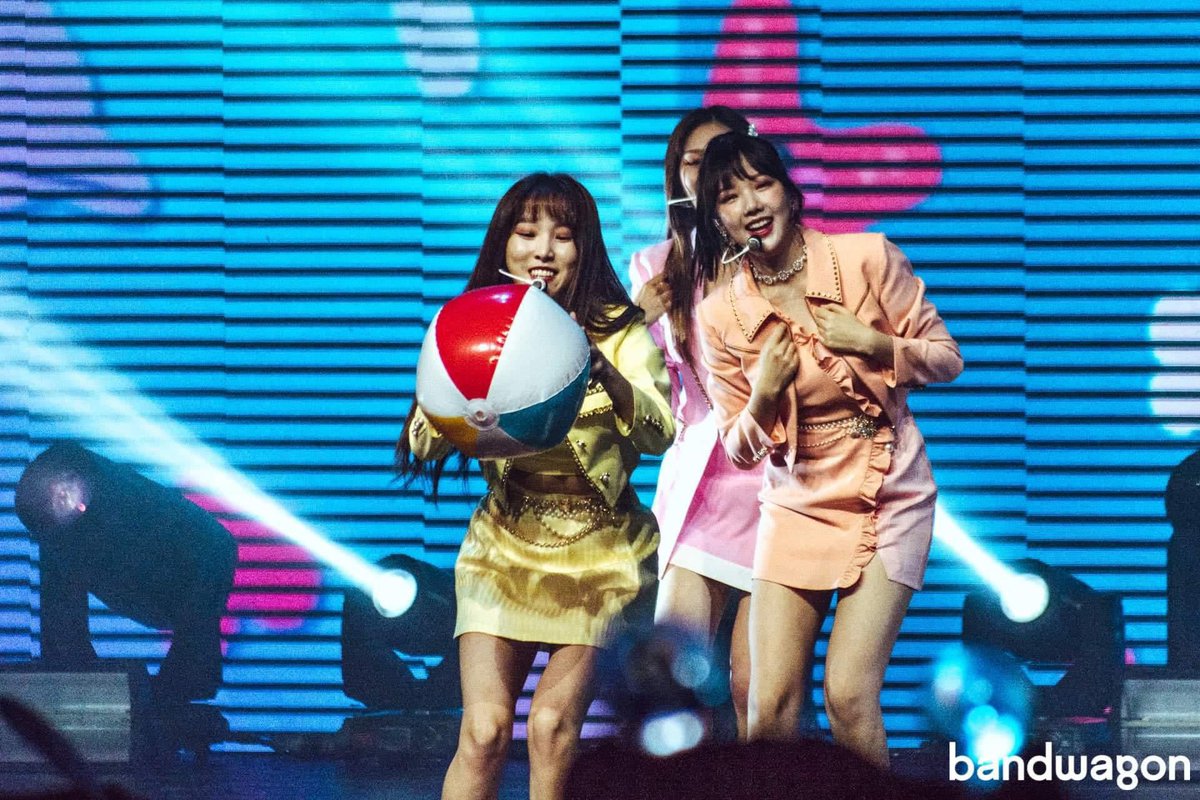 PH_Buddies's tweet photo. Never get tired of bringing this beach ball. Hope every buddies could meet this.

see you soon filo buddies 🫶 💜🤍💙

#GFriend https://t.co/EtxlANe1ci