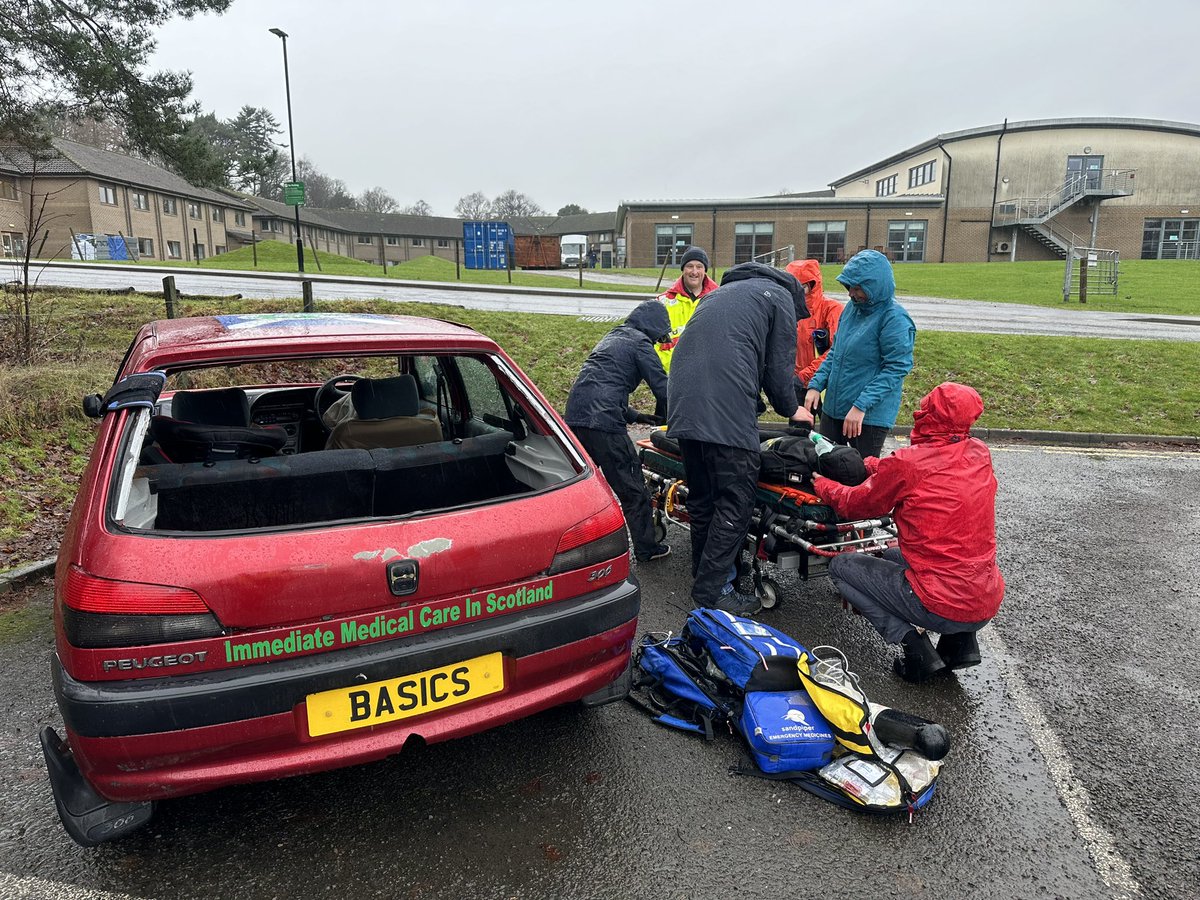 DaveLBywater's tweet photo. Pre-Hospital emergency care is required during all weathers! The @BASICSScotland Blue Team practicing their trauma patient assessment, following a “Road Traffic Collision” in the fine Scottish rain, supported by @davidcooper1975 &amp; @Scotambservice Paramedic Jon.🚑 https://t.co/kcu3CbhS0Z