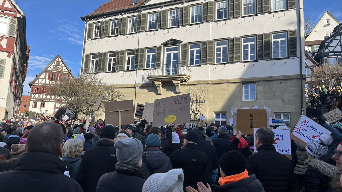 #wirsindmehr  - heute in Herrenberg bei der Demo gegen rechts! 17.000 sind hier aus Stadt und den Orten herum zusammen gekommen!