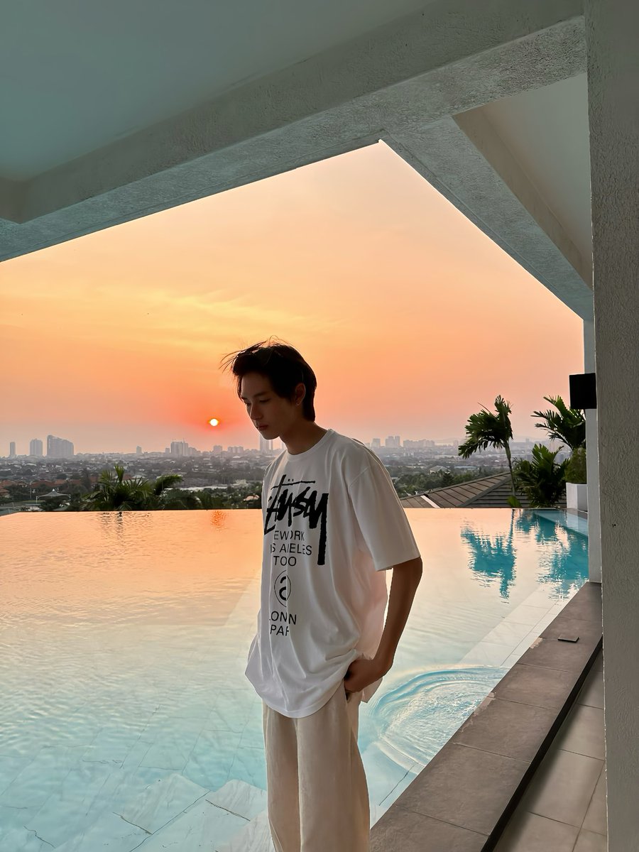 อยากให้มาดูพระอาทิตย์ตกด้วยกันจัง🌅
#ppoohkt #PooHHooPers