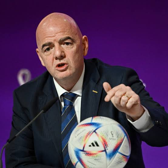 🚨🚨| NEW: FIFA president Gianni Infantino has called for teams to be forced to automatically forfeit a match if their supporters commit acts of racism and cause abandonments. [@TheAthleticFC]