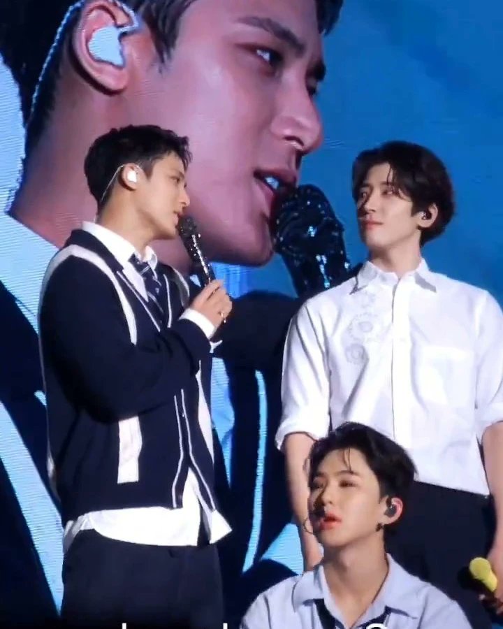 gyuwonieverse's tweet photo. MINWON WHAT'S NEXT? 
KISS? 😁🤡 #minwon #mingyu #wonwoo #meanie #minwonator https://t.co/BQbQLg2S4p