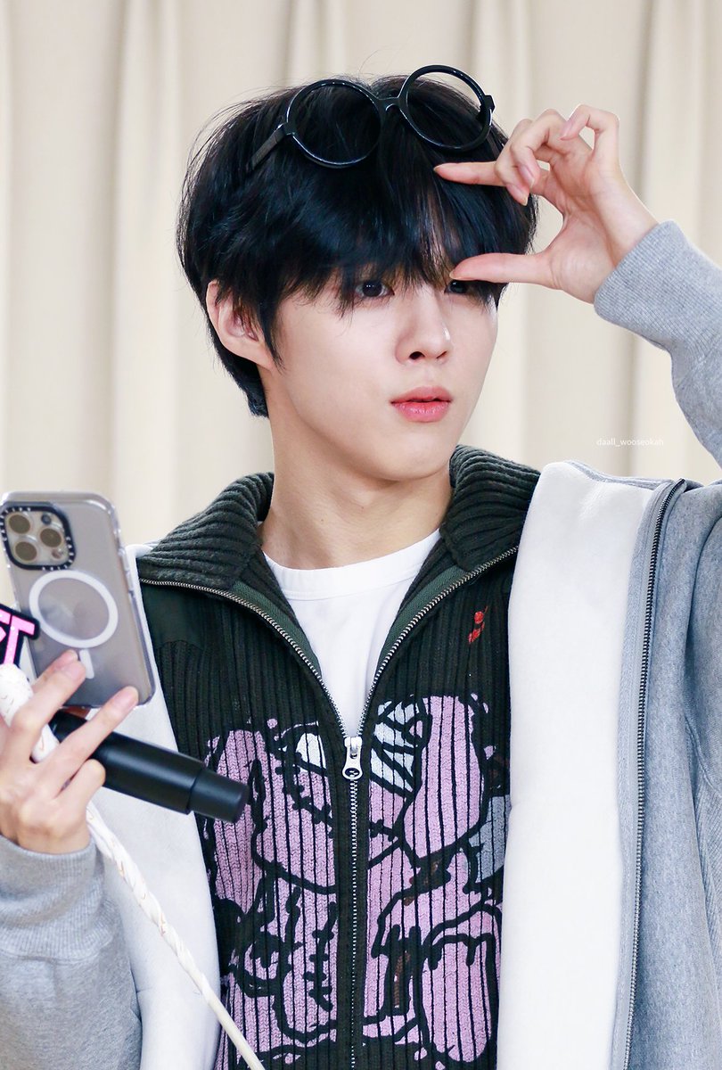 daall_wooseokah's tweet photo. 240120 시그팬싸

(„ɞ̴̶̷ ㅅɞ̴̶̷„) つ- - ˖° ♡

#김우석 #KIMWOOSEOK https://t.co/xkAiClY6h1