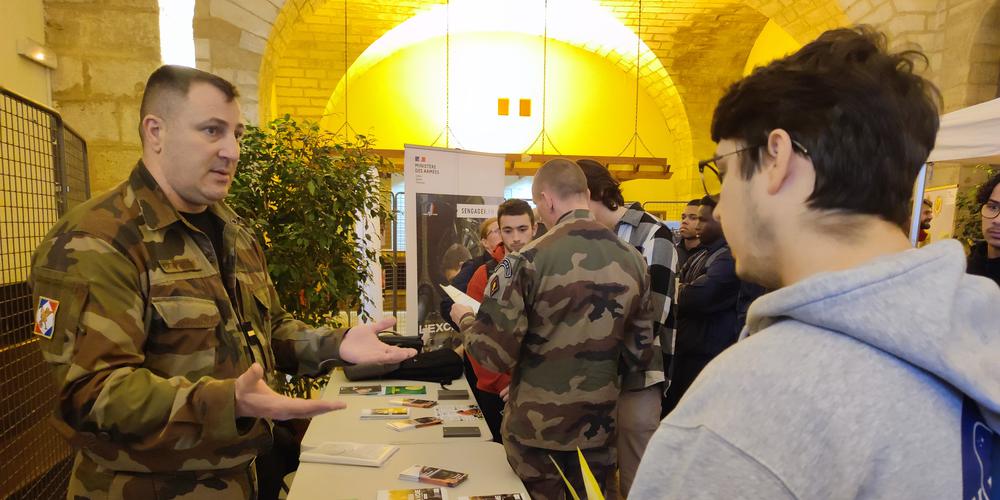 Premier forum de recrutement de la Sécurité civile à Libourne : « Ça a changé l’image que j’avais de l’armée » sudouest.fr/gironde/libour…