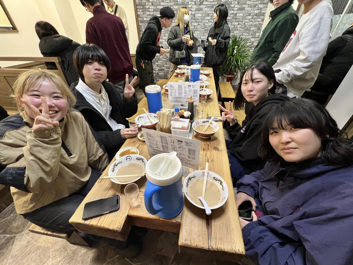 HEIGO_WAKAYAMA's tweet photo. Urushite 1st Double A-side Single Release Tour
『畦道、朝の陽ツアー』2023-2024
ツアーファイナルが和歌山に選んで頂き恐縮。

その日出勤していたGATEスタッフも
全員参加の打ち上げ最高でした。

2024年も和歌山の音楽シーンはGATEから盛り上げていきたい！って気持ちマシマシっす。 https://t.co/eniHXUljbX