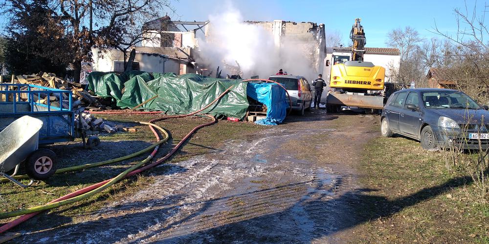 Pays foyen : deux morts dans l'incendie d'une maison à Pineuilh sudouest.fr/faits-divers/u…