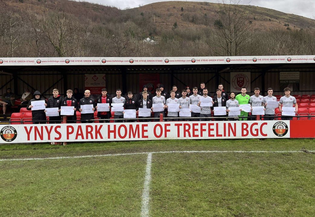 trefelinbgc's tweet photo. The club stand with its steelworkers. Devastating times for our town, its people and our Communitty! 
This town sticks together through thick and thin ❤️🖤
 #alwaystherforeachother https://t.co/ZCoBlF40dU