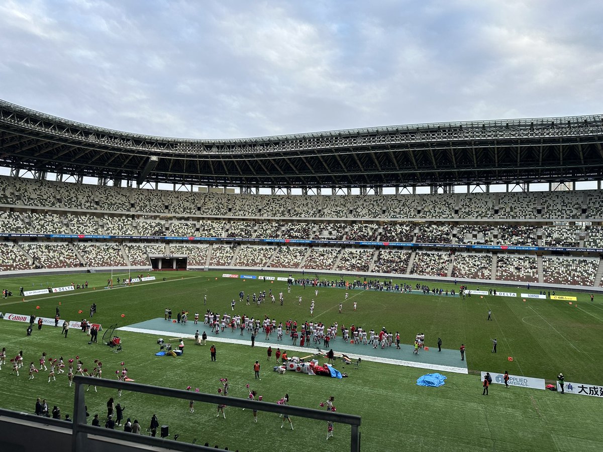 今日は国立競技場で初アメフト観てきた🏈
ラウンジでお酒いただいたり席で試合観て楽しんだり、、、楽しかった！
日本おめでとう！
#DREAMJAPANBOWL 
#DREAMJAPANBOWL2024