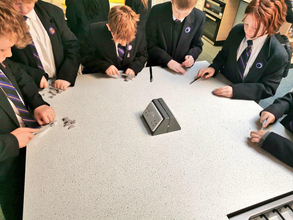 OAHa_DesignTech's tweet photo. After our knife training last week, we're looking forward to our second rotation  Y7s putting their bridge &amp; claw technique into practice in their first prac next tomorrow! Fruit salad for lunch anyone? 

👨‍🍳🍎🔪

#teamhaydock #outwoodfamily #itswhoiam #FoodTechnology https://t.co/xxWfIb09Xd