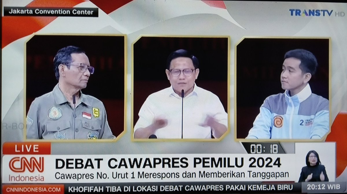 El Slepet pun akhirnya melakukan manufer perlawanan atas uji coba samsul menyerang "Enak ya Sambil membaca"

Balasan Cak Imin : Apa yang kamu omongkan itu hanya mengulang saja apa yang saya sampaikan. JLEB... 

#DebatCawapres 
#IMINRocksDebate