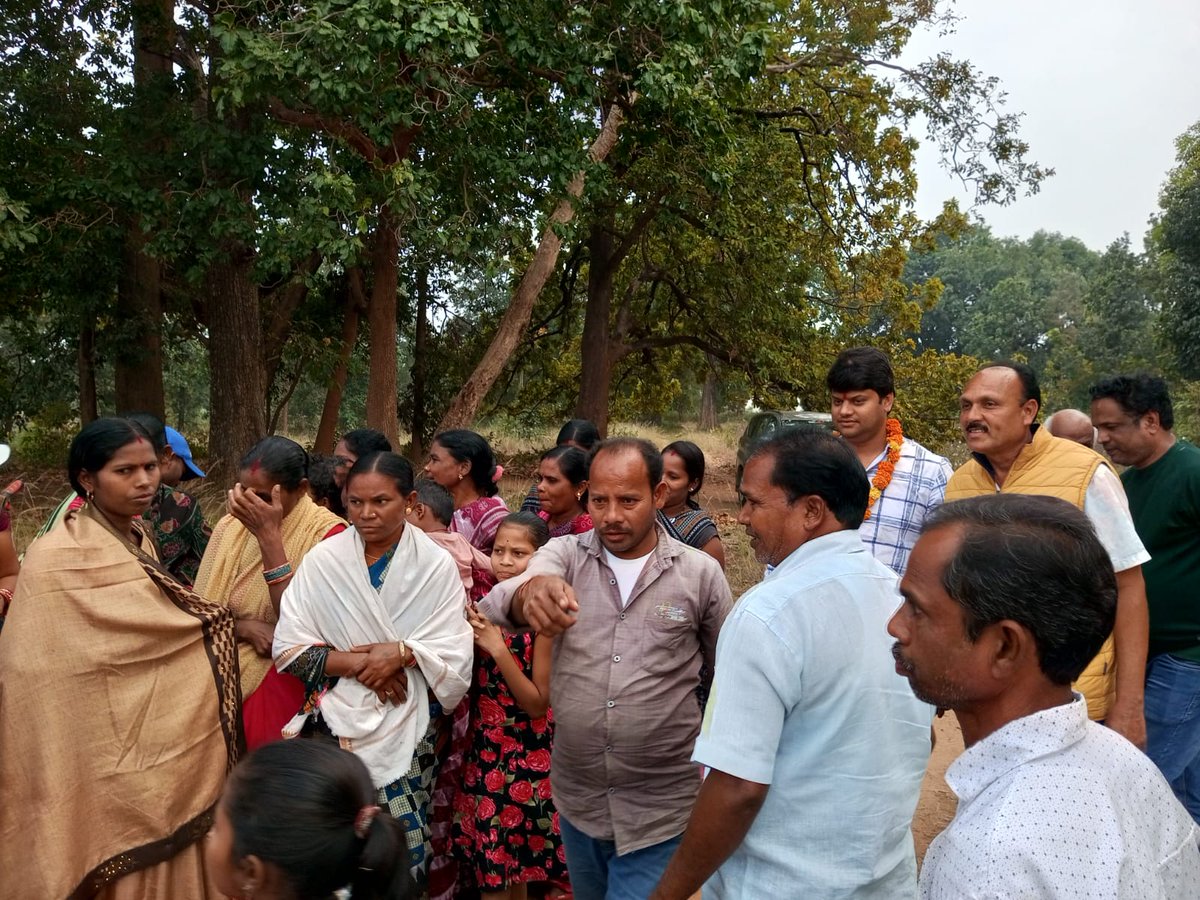 ParichhaSibwa's tweet photo. ଆଜି ପାଟଣାଗଡ଼ ବ୍ଲକ ମୁଡ଼ାପାଲା ଠାରେ ଆୟୋଜିତ ହୋଇଥିବା କ୍ରିକେଟ ପ୍ରତିଯୋଗିତାରେ ମୁଖ୍ୟଅତିଥି ଭାବେ ଯୋଗଦେଇ ସମସ୍ତ ଖେଳାଳୀ ମାନଙ୍କୁ ଉତ୍ସାହିତ କରିଥିଲି ଏବଂ ଆନ୍ତରିକ ଶୁଭେଚ୍ଛା ଜଣାଇଥିଲି।
#Sports #crickettournament #cheifguest #patnagarh
@bjd_odisha @DeoKalikesh @Naveen_Odisha @Vkpandianfancl1 https://t.co/dQsb10givs