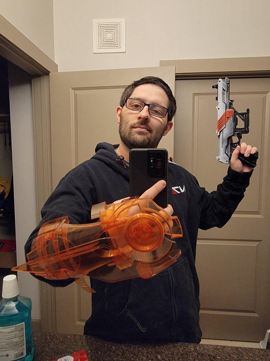 Taedius's tweet image. And the last #MAGFEST cosplay is Casual Commander Shepard from #MassEffect !
#cosplay #MAGFest2024 #AndThisIsMyFavoriteConOnTheCitadel