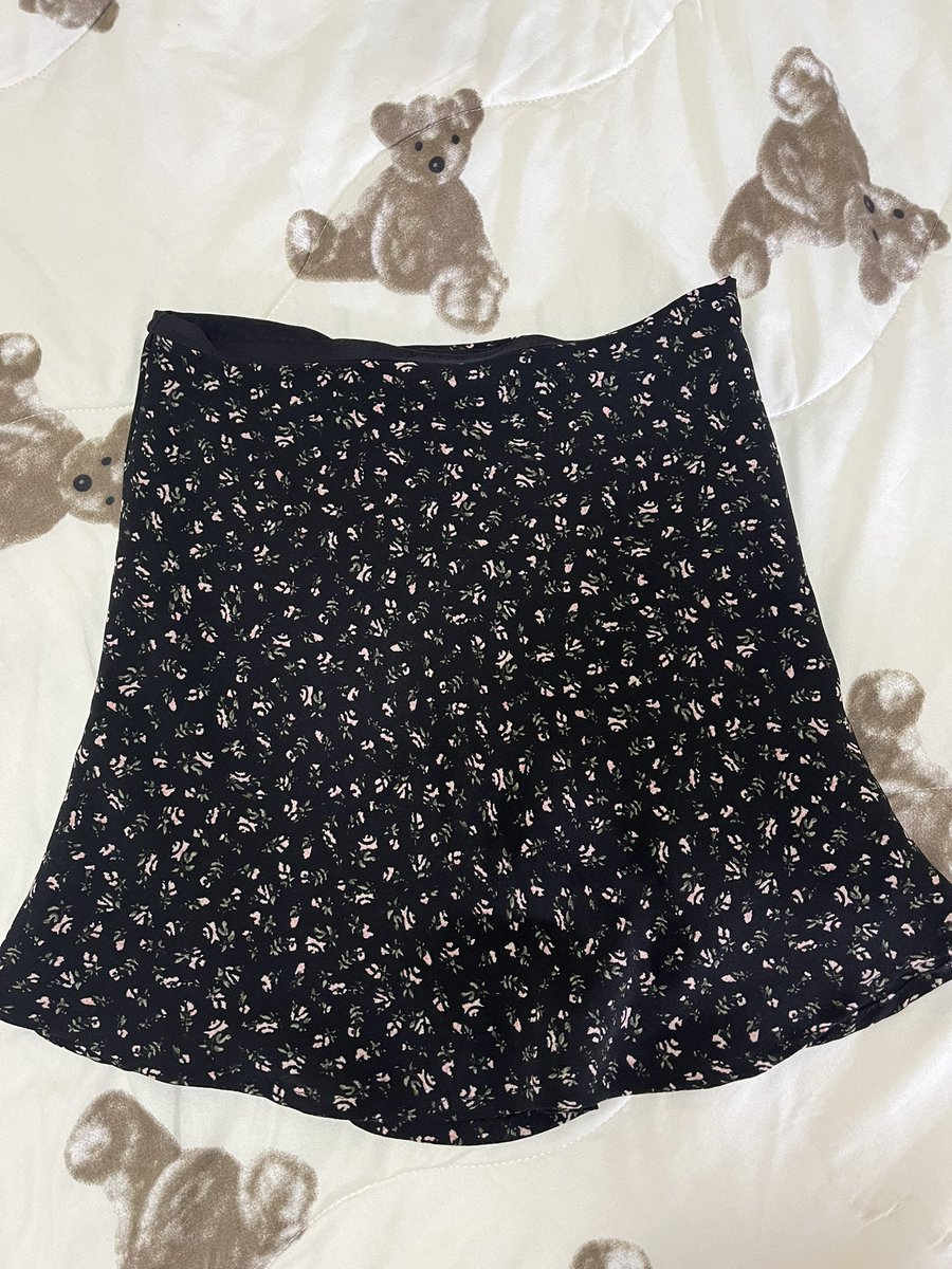 minihappykub's tweet photo. กระโปรงH&amp;M เอว24-25 90฿

 #ส่งต่อเสื้อผ้า #เสื้อผ้ามือสอง #เสื้อผ้ามือสองราคาถูก #เสื้อผ้ามือ1มือ2 #ส่งต่อ #เสื้อผ้ามือ2 https://t.co/OYXT9bExxH