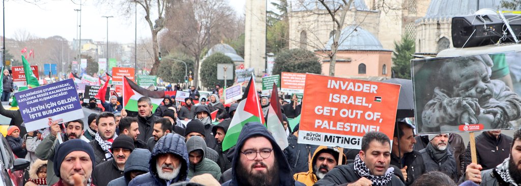 furkanhareketTT's tweet photo. Büyük Yürüyüş Sonrası Filistin'e Destek Açıklaması! 

Furkan Hareketinin öncülüğünde İstanbul'da düzenlenen Filistin yürüyüşünün ardından Alparslan Kuytul Hocaefendi Beyazıt Meydanında açıklama yapıyor. 

FilistinYürüyüşü istanbulda 
#FurkanHareketi
#StandUpForPalestine https://t.co/2QCk36CFUv