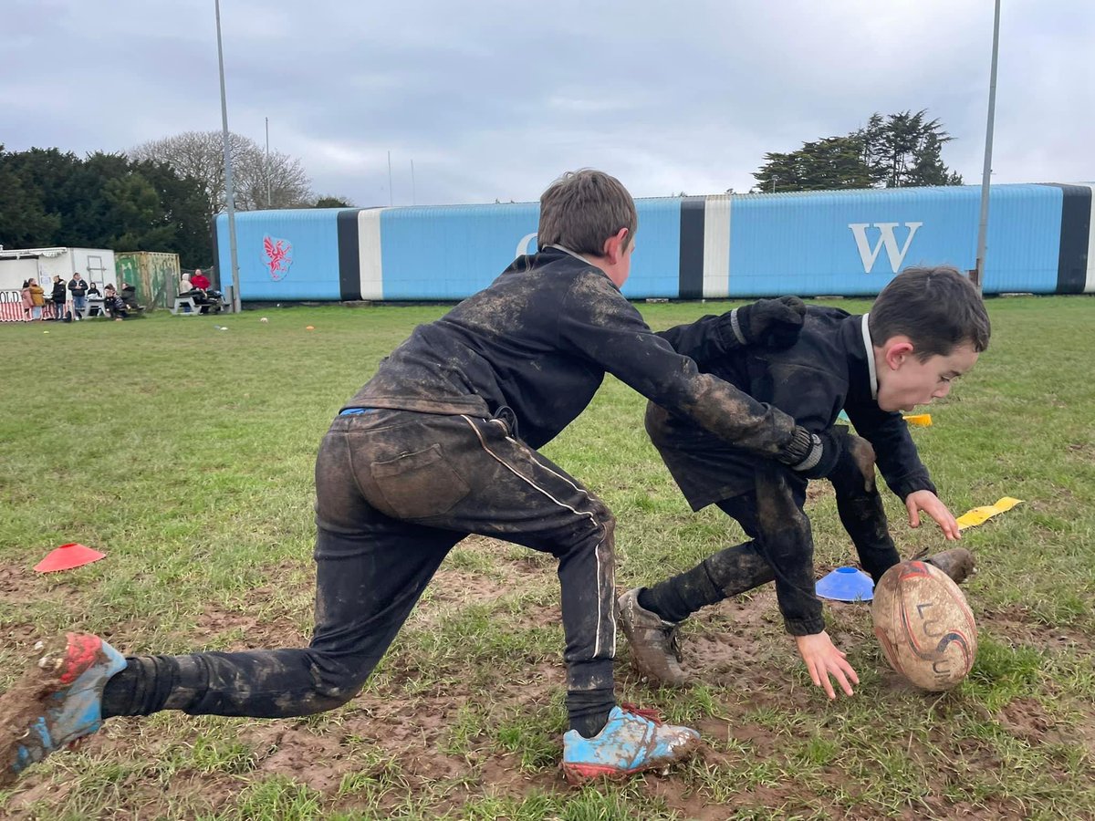 GlamWands_minis's tweet photo. Great tackle work from our Juniors today! 💪🏼🏉 A huge thank you to our new WRU Hub Officer Dan for popping along today as well… we really look forward to working with you further! #wru #miniandjuniorrugby #onecommunity #rugbyfamily  @WRU_Community @GlamWandsRFC https://t.co/mnrRT4QJpO
