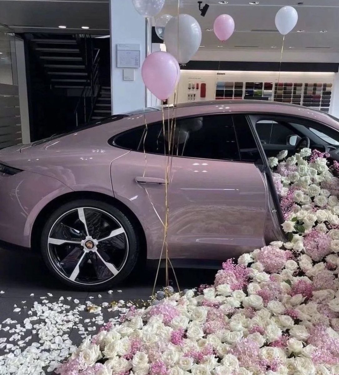i3Moment's tweet photo. Dream car ✨ https://t.co/o0cuwrbNPO