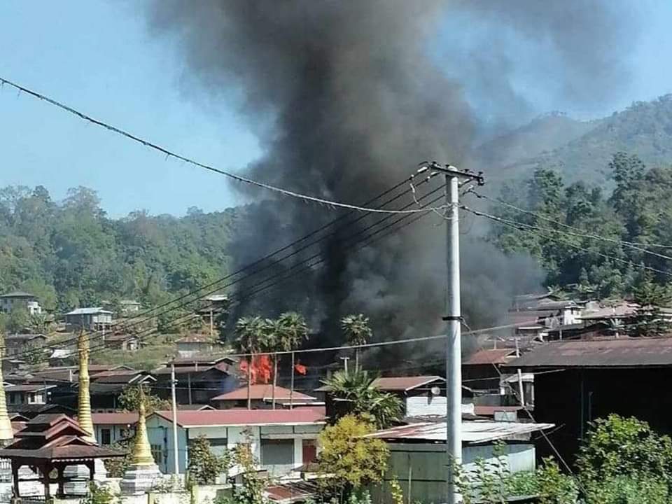 MayThway77's tweet photo. A confrontation b/t PNLA and terror Junta troops/PNO have happened from Jan20 evening and Jan21, 3 terror Junta officers're killed in Sanfu vlg at #Hopone Twp in Southern Shan State. Now, terror Junta soldiers are burning the vlg. KTM
#2024Jan21Coup 
#WhatsHappeninglnMyanmar https://t.co/brujA6zWed