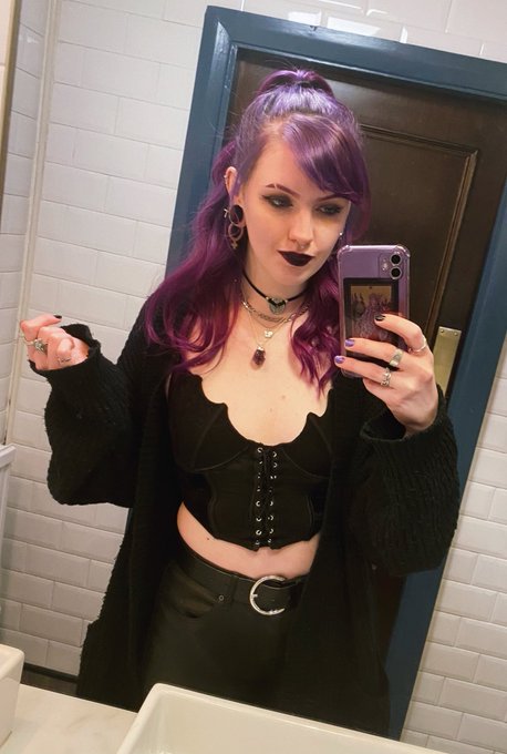 serving cunt in a goth way https://t.co/FOtMkzwWc3