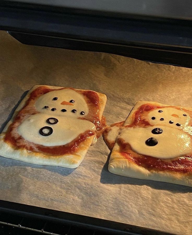lovesickdoe's tweet image. we could be snowmen pizzas holding hands before we get baked and die