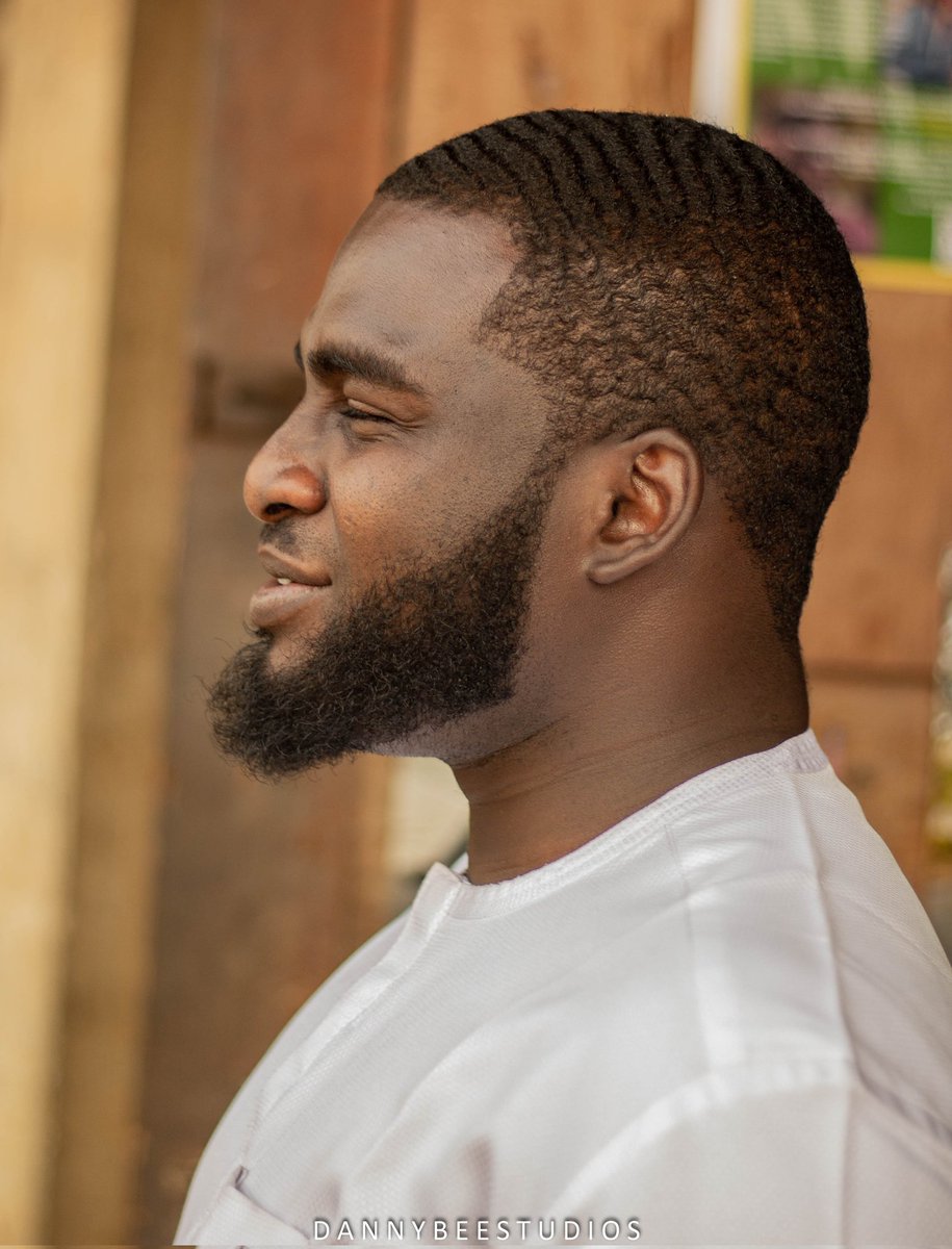 dannybeestudios's tweet photo. Your thoughts on bearded men on lowcut?
#beardgeng https://t.co/IrQt6xleIv