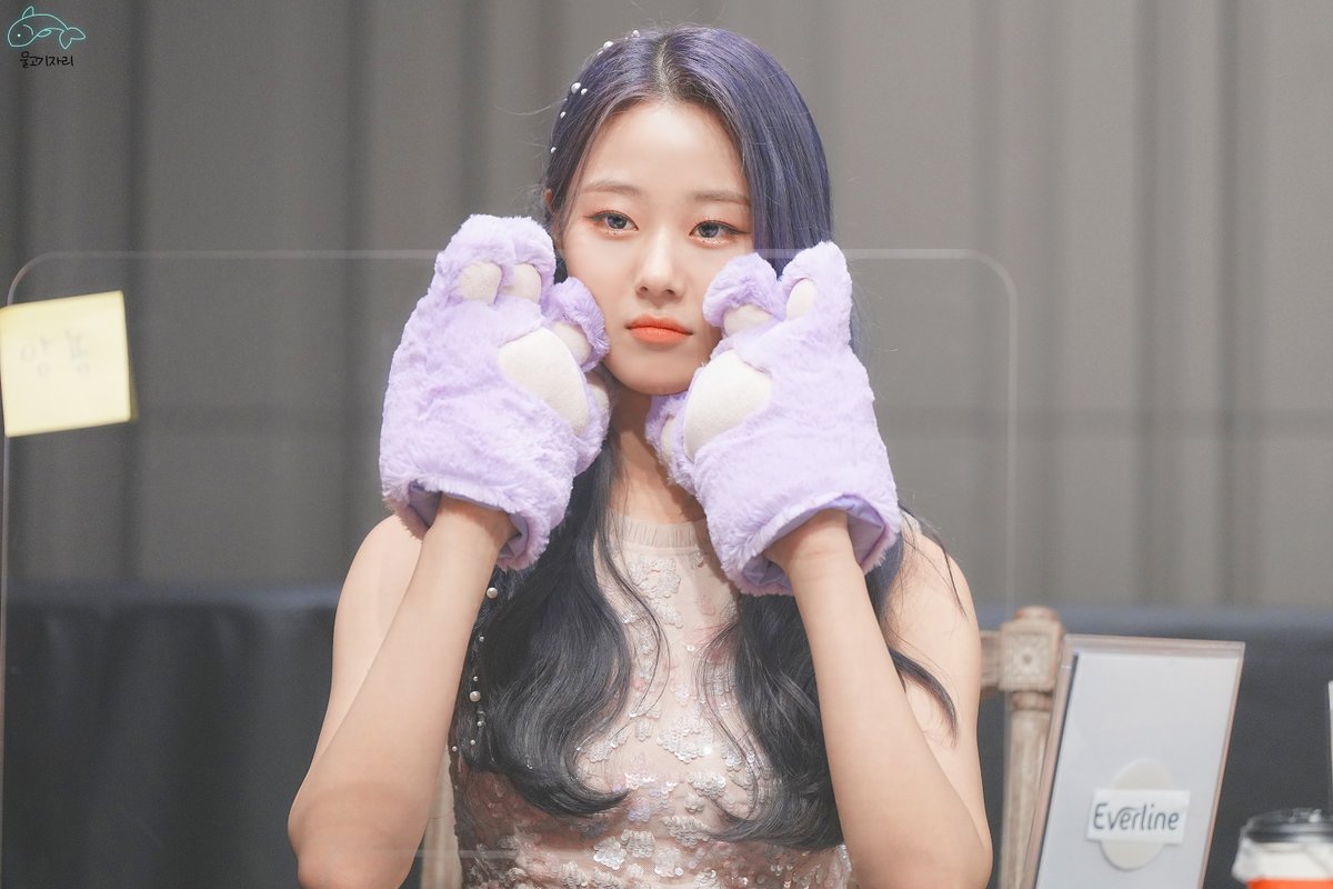 ChaeLo__'s tweet image. 다시 대면으로 볼 수 있었던 날~!!
영상통화도 좋았지만 대면으로 만날 수 있었을 때 너무 반가웠어서 소중한 기억으로 남아있어요~💞
체리블렛 데뷔 5주년 축하해~!!🎊

#CherryBullet #체리블렛 #CherryBullet_5th_Anniversary
#Lullet_Made_Event