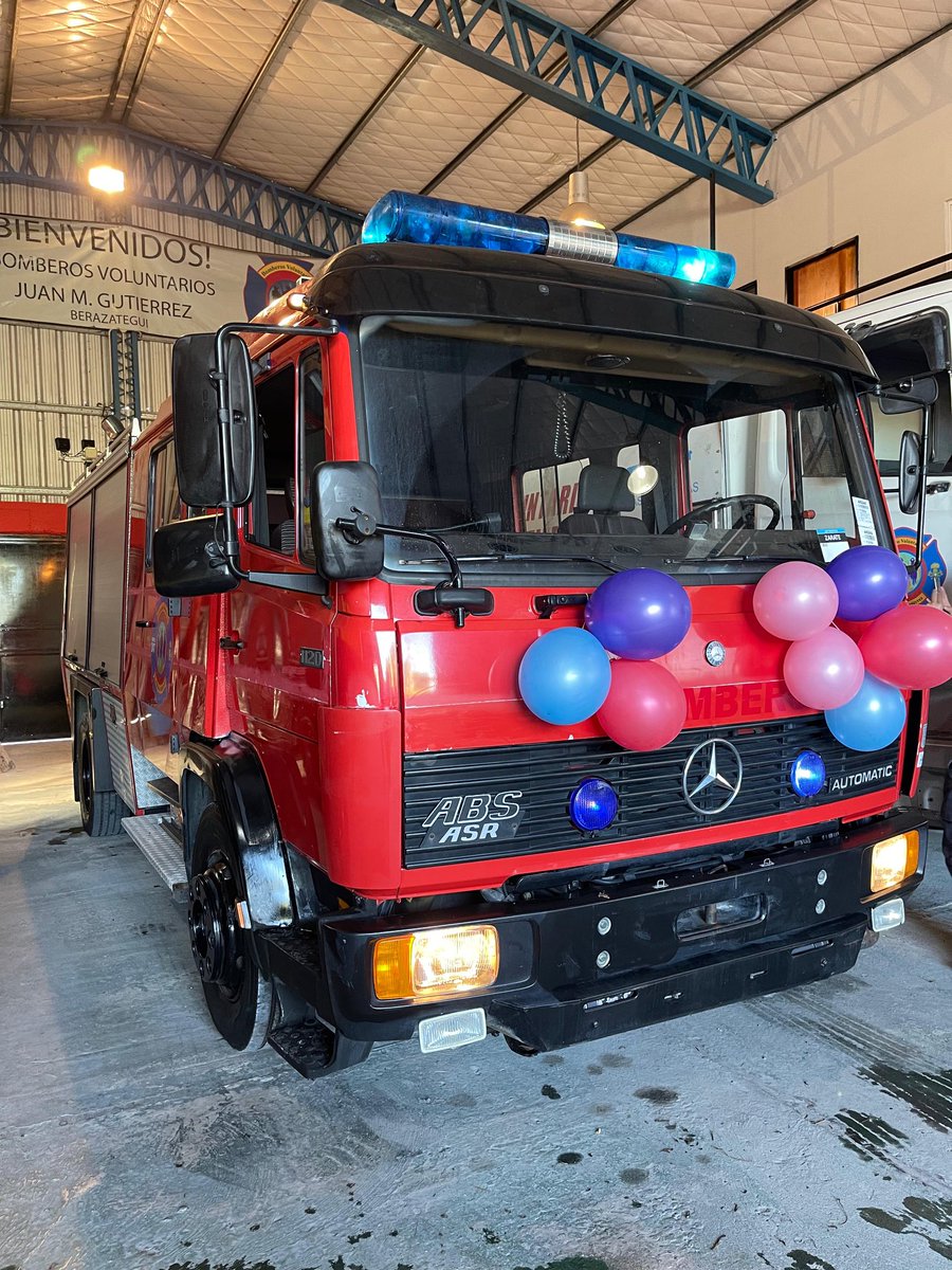 sandra_aalvarez's tweet photo. Bienvenido Mercedes Benz 1120 Rosembauer. Costo pero ya estás en casa. Gran gestión de la Comisión Directiva, en 7 meses de administración dos camiones. Ahora vamos x los otros sueños.❤️❤️🚒🚒🚒 https://t.co/sKdTEHipTq