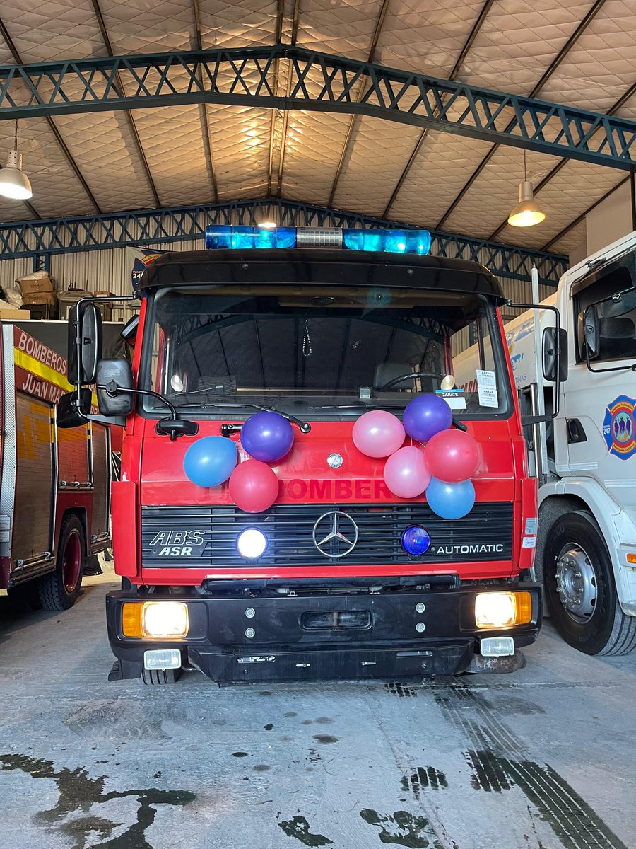 sandra_aalvarez's tweet photo. Bienvenido Mercedes Benz 1120 Rosembauer. Costo pero ya estás en casa. Gran gestión de la Comisión Directiva, en 7 meses de administración dos camiones. Ahora vamos x los otros sueños.❤️❤️🚒🚒🚒 https://t.co/sKdTEHipTq