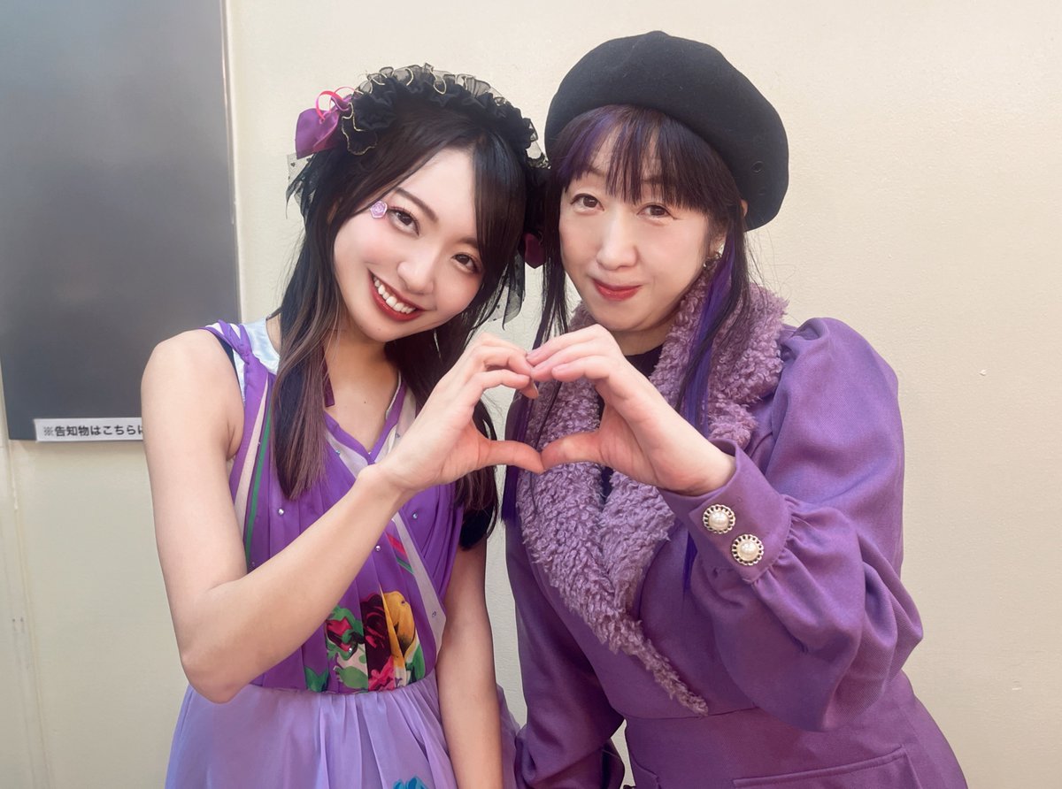 tsukinomoa_37's tweet photo. #0120仮面女子ワンマン 
30年後の仮面女子劇で、未来の私を演じてくださったヒロミさん💜✨️

めっっちゃくちゃに月野もあの細かい仕草や喋り方、相づちなど役作りの為に沢山私を見てくださったのが伝わる演技で終始ニコニコしちゃいました🥹✨️💜地毛も紫に染めてくれて…愛を感じました😭💜！！ https://t.co/8MLoqYSyIH
