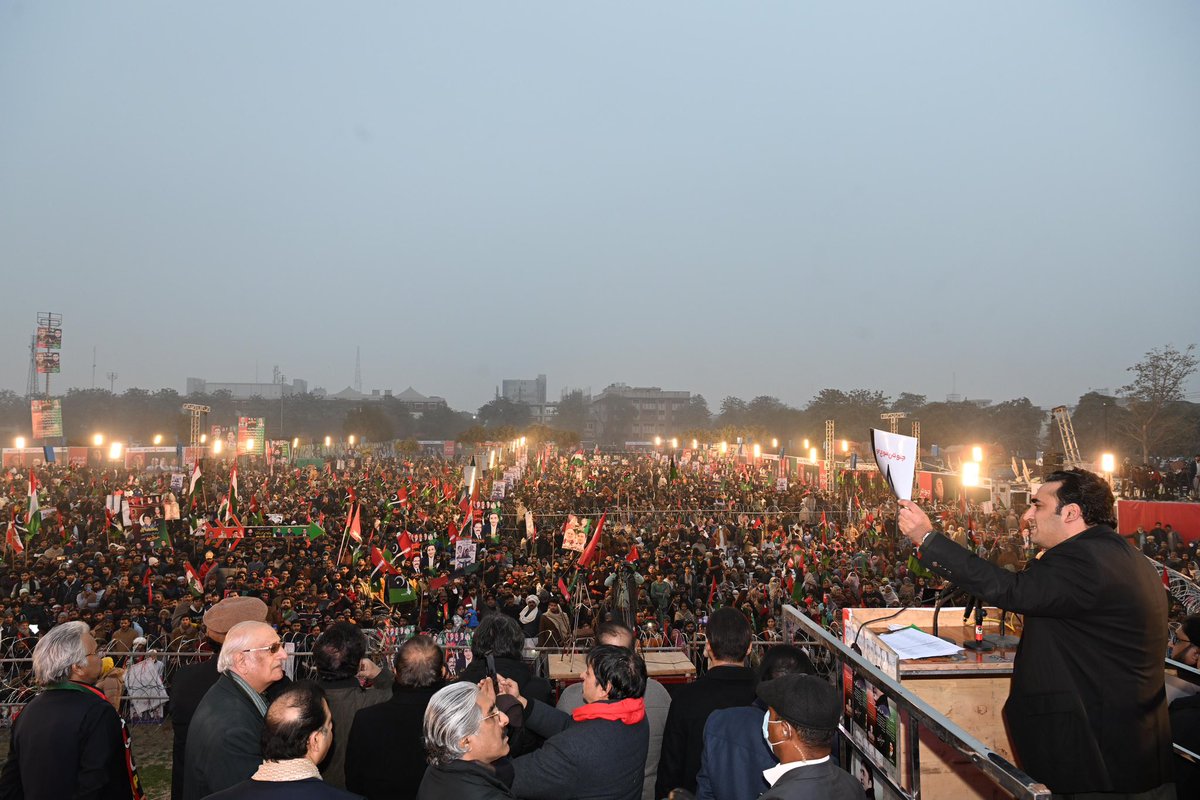 MediaCellPPP's tweet photo. پاکستان پیپلزپارٹی کے چیئرمین بلاول بھٹو زرداری لاہور کے ٹاؤن شپ کرکٹ گراؤنڈ میں جلسہ عام سے خطاب کررہے ہیں
@BBhuttoZardari 
#چنو_نئی_سوچ_کو 
#LahoreBhuttoKa https://t.co/NfKYC6AsGj